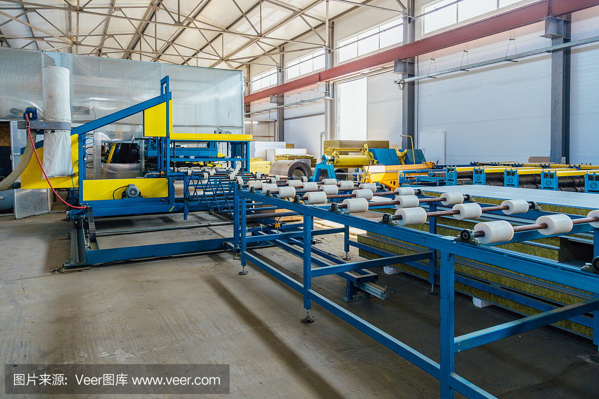 保溫夾芯板生產(chǎn)線。滾筒輸送機(jī),車間隔熱板組裝機(jī)
